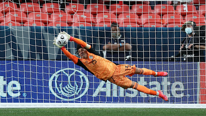 Guillermo Ochoa, héroe en el partido frente a Costa Rica por la CNL