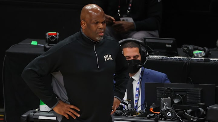 Nate McMillan se quedó con el cargo de entrenador en jefe de los Hawks