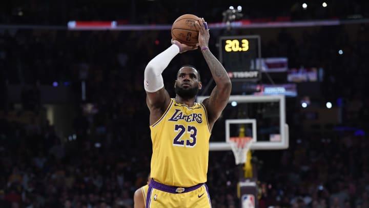 LeBron es duda para el partido del martes