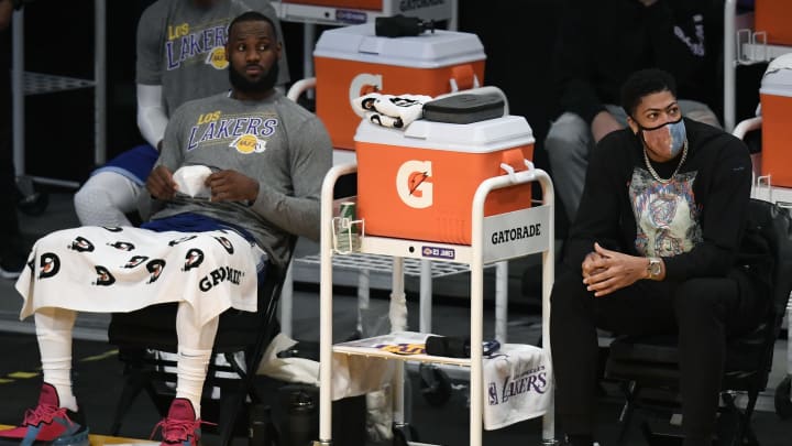 Las lesiones de LeBron y Davis han cambiado por completo la rotación de los Lakers