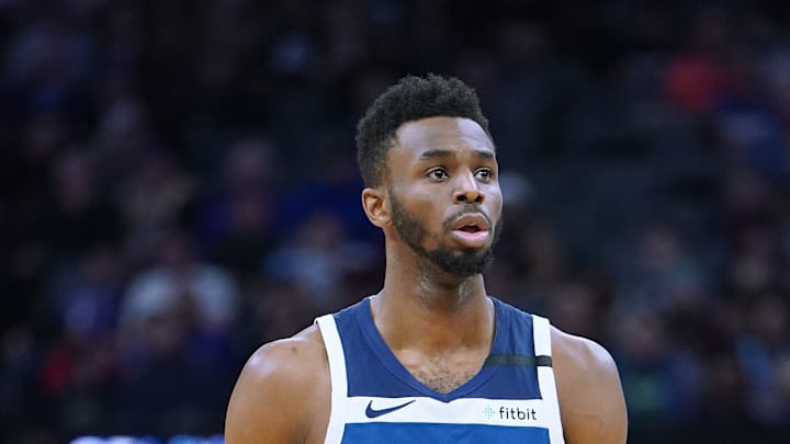 Andrew Wiggins destacó en su debut con los Warriors