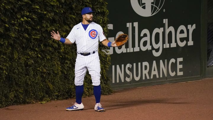 Kyle Schwarber no lució nada bien con el guante