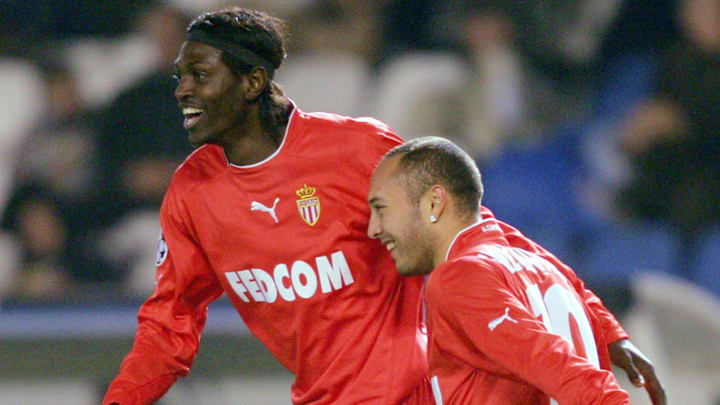 Monaco's Uruguayan Ernesto Chevanton (R)