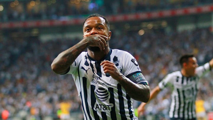 Dorlan Pabón celebra un gol con Rayados de Monterrey.