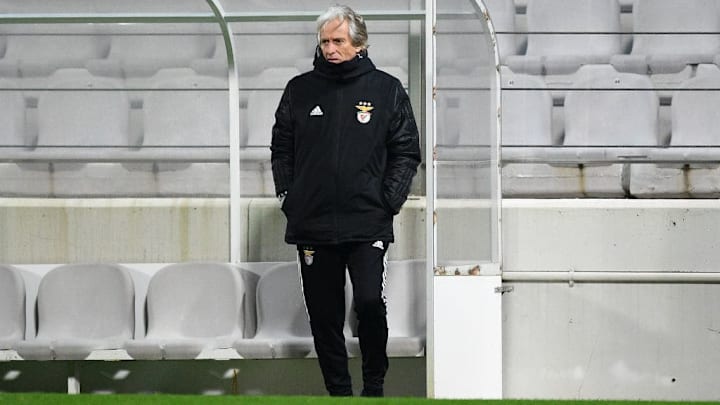 Após tantos vexames, Jorge Jesus precisa classificar o Benfica na Europa League. 