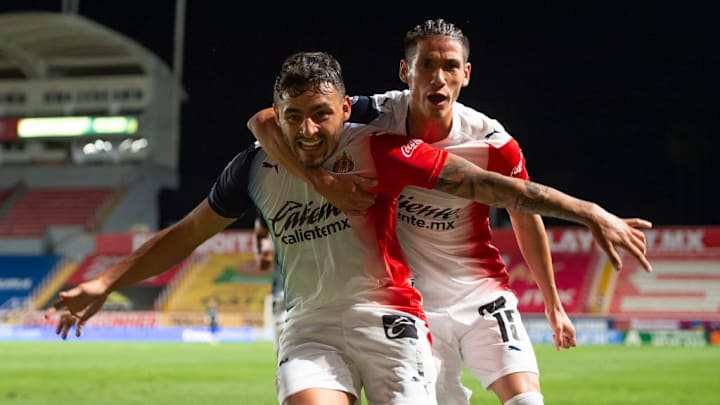 Alexis Vega y Uriel Antuna