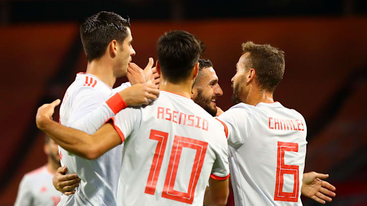 Los jugadores españoles celebrando el gol de Canales contra Holanda