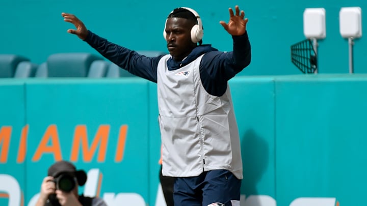 El ex jugador de los Patriots no cesa de meterse en problemas legales 