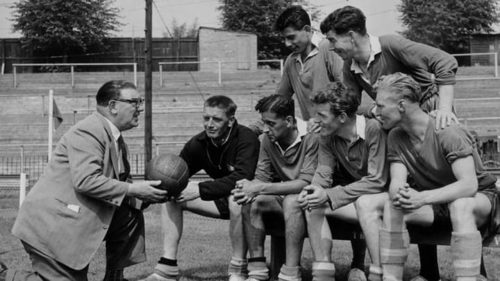 Neil McBain (à gauche) a été l'entraîneur de Watford. 