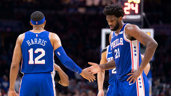 Joel Embiid y Tobias Harris en el partido ante New York Knicks
