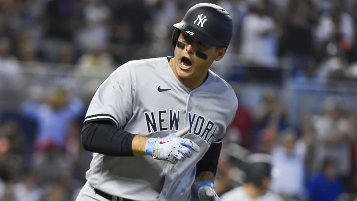 Anthony Rizzo dio jonrón en sus dos primeros juegos con los Yankees