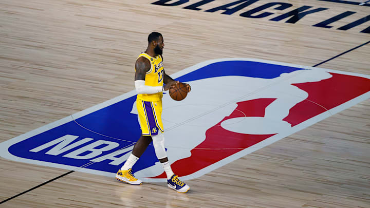 James no ha podido brillar de la mejor manera y los Lakers han mostrado un irregular nivel en Orlando