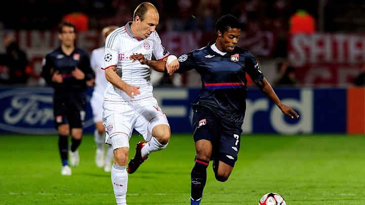 Arjen Robben et Michel Bastos lors de la double confrontation en 2010