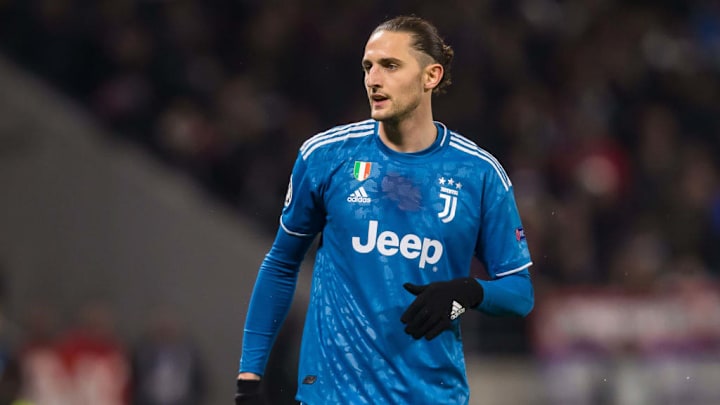 Olympique Lyon v Juventus - UEFA Champions League Round of 16: First Leg
