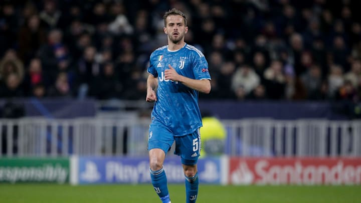Miralem Pjanic diisukan akan segera pindah ke Barcelona Miralem Pjanic diisukan akan segera pindah ke Barcelona