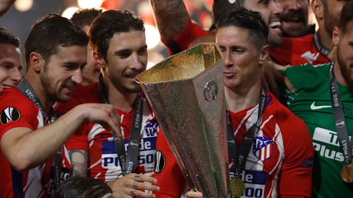 Fernando Torres soulevant l'Europa League en 2018 face à l'OM