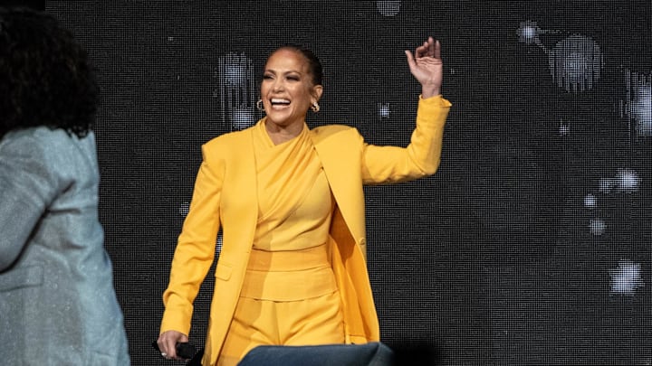 Jennifer Lopez se mostró muy emocionada al recibir el galardón Jennifer Lopez se mostró muy emocionada al recibir el galardón