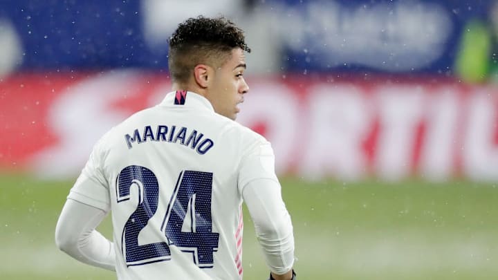 Mariano tiene poco que hacer ante Benzema