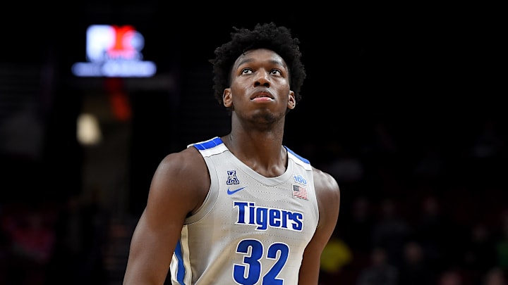 Wiseman es un pívot de 19 años que tiene experiencia de una temporada en la NCAA
