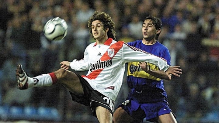 Pablo Aimar (L) of River Plate tries to keep contr