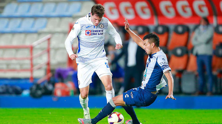 El canterano Santiago Giménez, ha tenido que sacar la casta en los primeros partidos