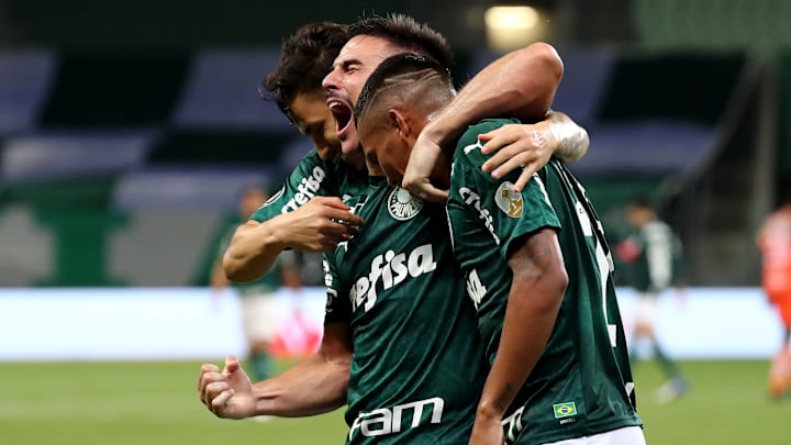 Willian negociou com o Fluminense, mas acabou permanecendo no Allianz Parque Willian negociou com o Fluminense, mas acabou permanecendo no Allianz Parque