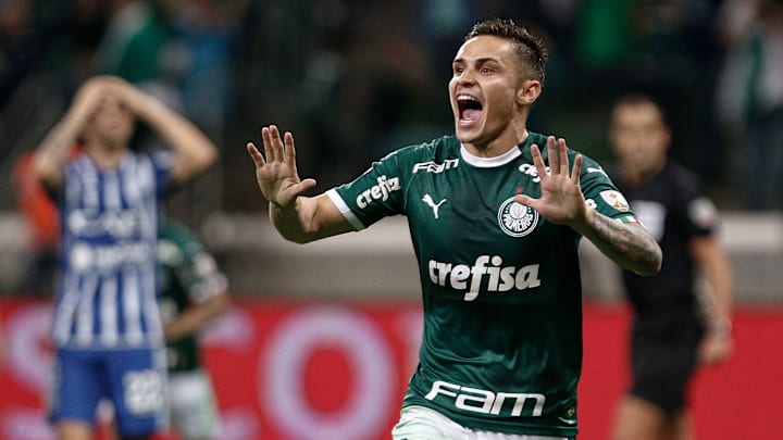 Em boa fase, Raphael Veiga quer manter titularidade no Palmeiras