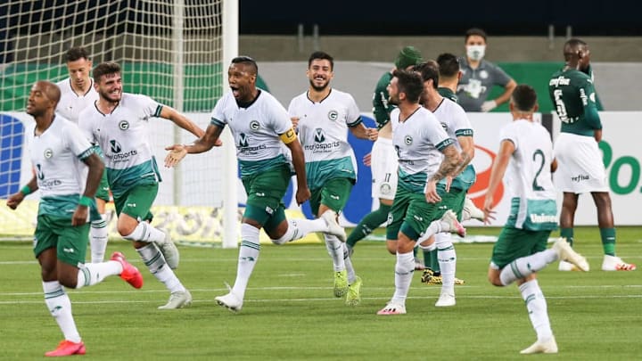 Goiás e Atlético-GO se encontram após 10 anos na elite do futebol brasileiro.