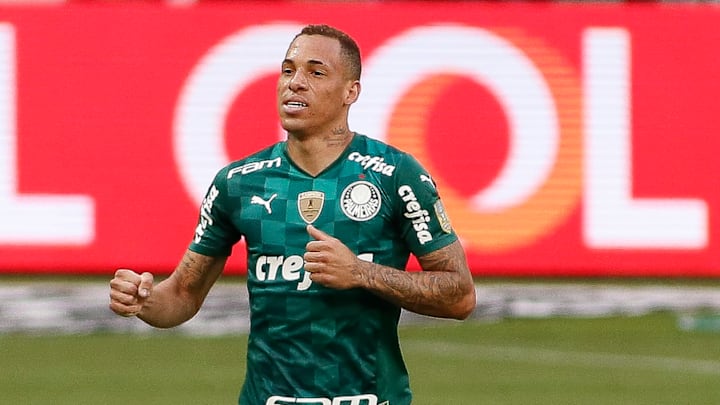 O Palmeiras despachou o Santos e segue na liderança O Palmeiras despachou o Santos e segue na liderança