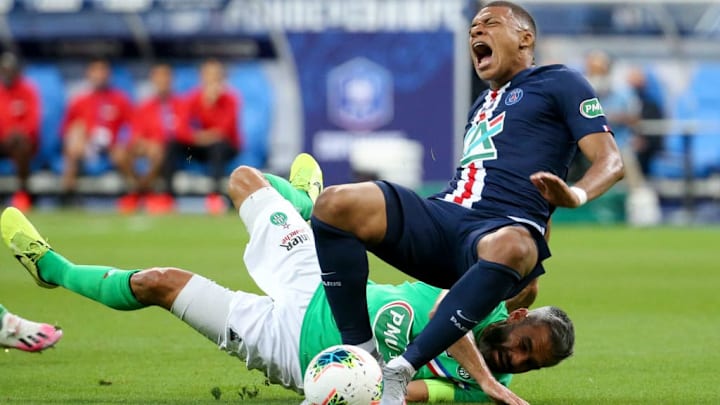 Kylian Mbappé cassé par Loïc Perrin vendredi dernier au Stade de France