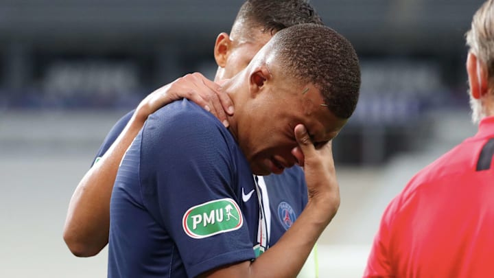 Kylian Mbappé sufre un esguince de tobillo y es duda contra el Atalanta Kylian Mbappé sufre un esguince de tobillo y es duda contra el Atalanta