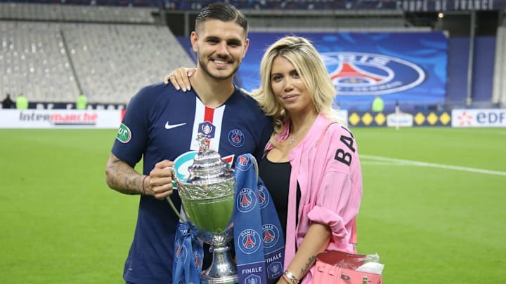 Icardi é representado por sua esposa. 