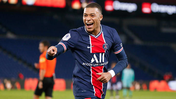 Paris Saint-Germain v Angers SCO - Ligue 1