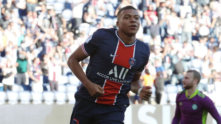 Cobiçado por Real Madrid e outros gigantes, Mbappé diz que segue no Paris Saint-Germain: "Aconteça o que acontecer".