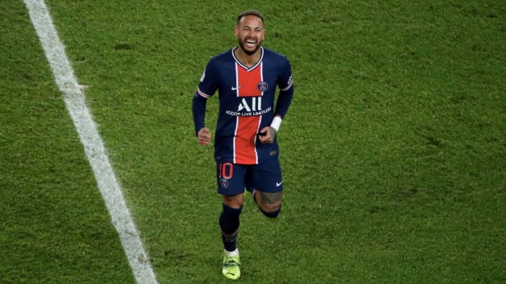 Plus gros salaire du PSG (35 M €), le Brésilien Neymar hésite toujours à prolonger son bail doré à Paris