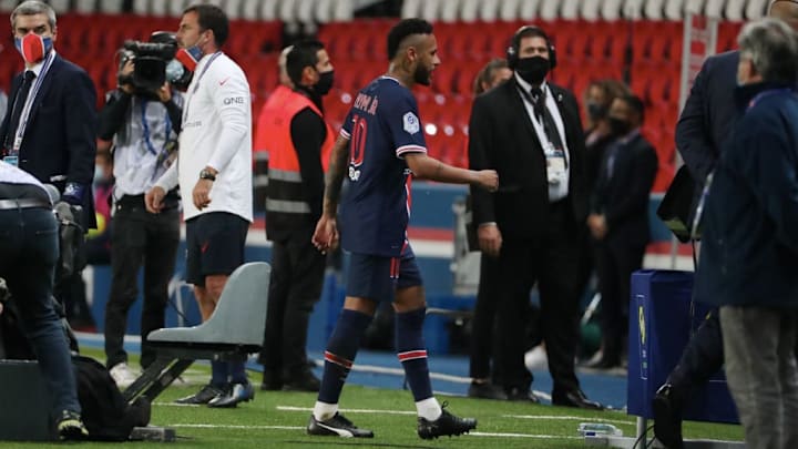 Neymar suspendu 2 matchs plus 1 en sursis 