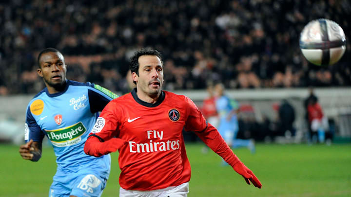 Giuly jugó tres temporadas en el PSG tras pasar por Barcelona