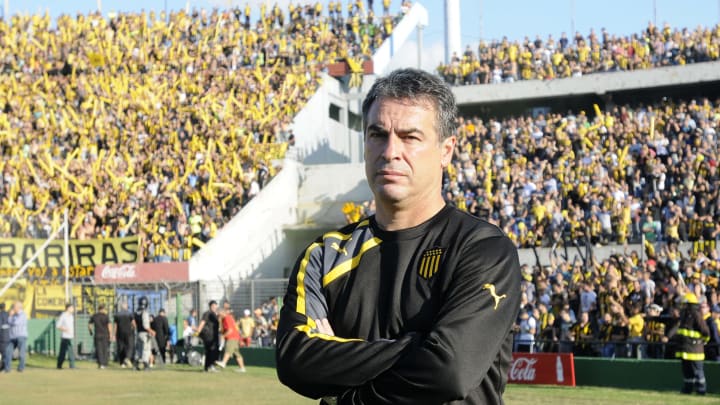 Peñarol v Nacional - Torneo Clausura 2015 Peñarol v Nacional - Torneo Clausura 2015
