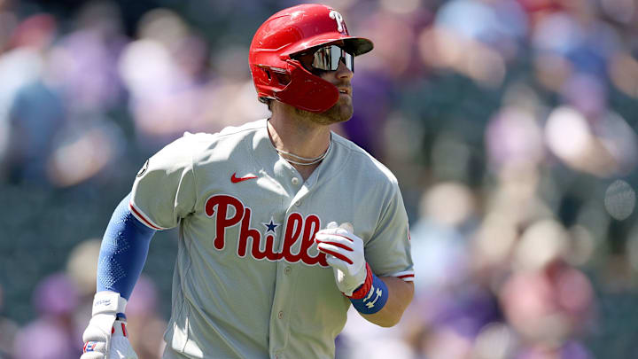 El jugador de los Filis recibió un peligroso pelotazo en el duelo contra los Cardenales