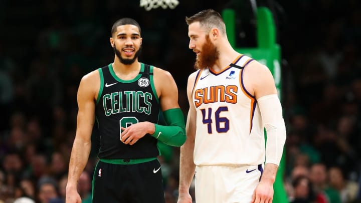 Baynes le daría mayor presencia ofensiva a los Celtics en la pintura