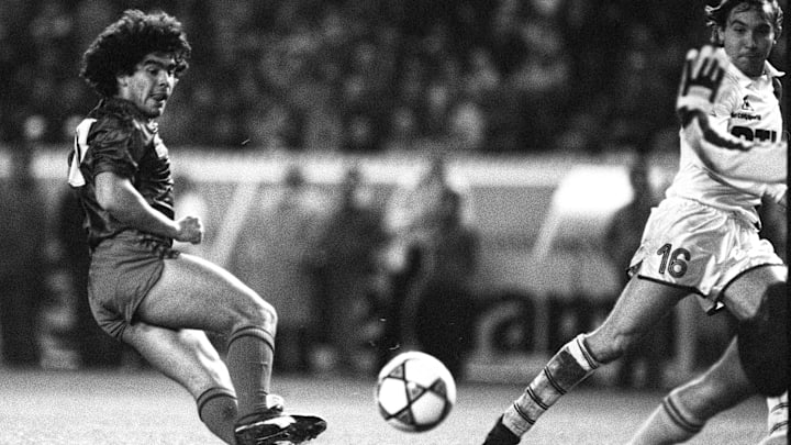 Maradona no tuvo su mejor versión en el Barça