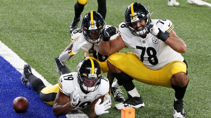 Alejandro Villanueva took a final parting shot at former Steelers teammate JuJu Smith-Schuster after signing with the Ravens. 