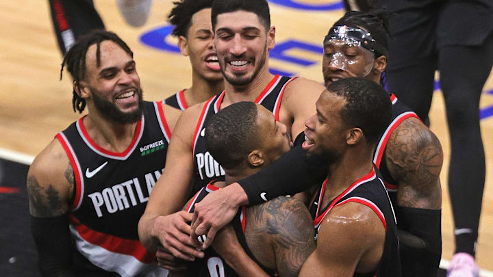 Damian Lillard le dio el triunfo a Portland de forma dramática 