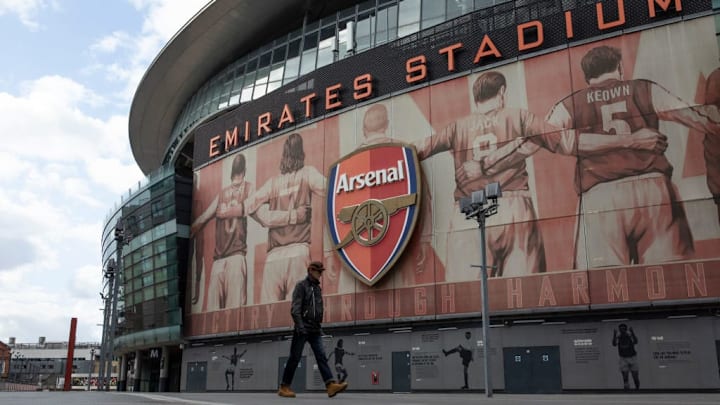 Premier League no Estádio Emirates.