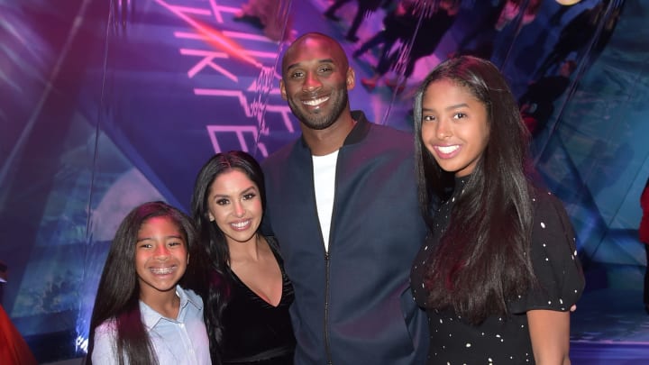 Kobe junto a su esposa Vanessa y sus hijas