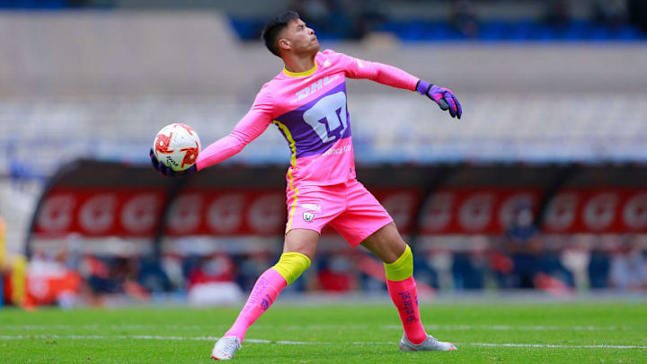 Alfredo Talavera en un partido de los Pumas UNAM.