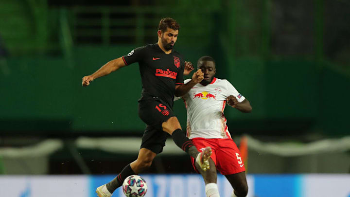Diego Costa pujna con Upamecano