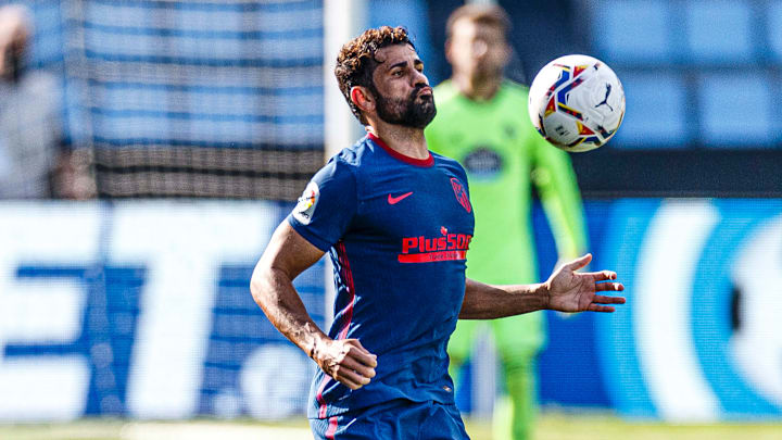 Diego Costa göğüs kontrolü için hazırlanıyor. Diego Costa göğüs kontrolü için hazırlanıyor.