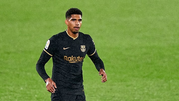 Araujo buscará redimirse de sus errores ante el Levante