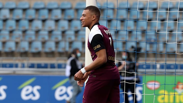 Kylian Mbappé hésite toujours entre prolonger au PSG ou quitter le club Kylian Mbappé hésite toujours entre prolonger au PSG ou quitter le club